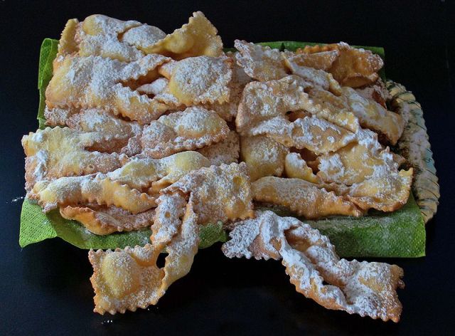 800px-Chiacchiere